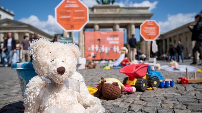 Kinderspielzeug auf dem Pariser Platz